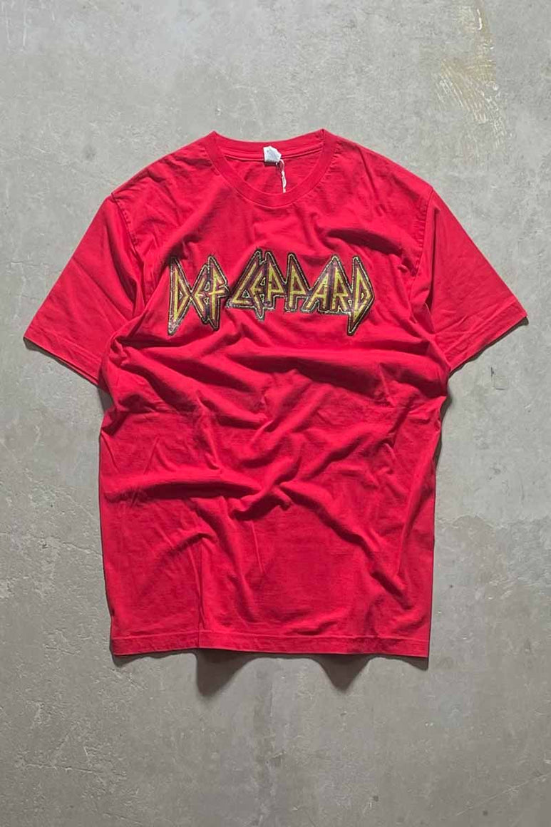 DEF LEPPARD PRINT BAND T-SHIRT / RED [SIZE: XL USED]