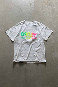 MADE IN USA 90'S S/S OAKLEY PRINT BORDER T-SHIRT / GRAY [SIZE: L USED]