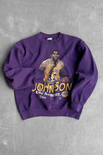 画像をギャラリービューアに読み込む, MADE IN USA 90&#39;S NBA LAKERS MAGIC JOHNSON SWEATSHIRT / PURPLE [SIZE: M USED]
