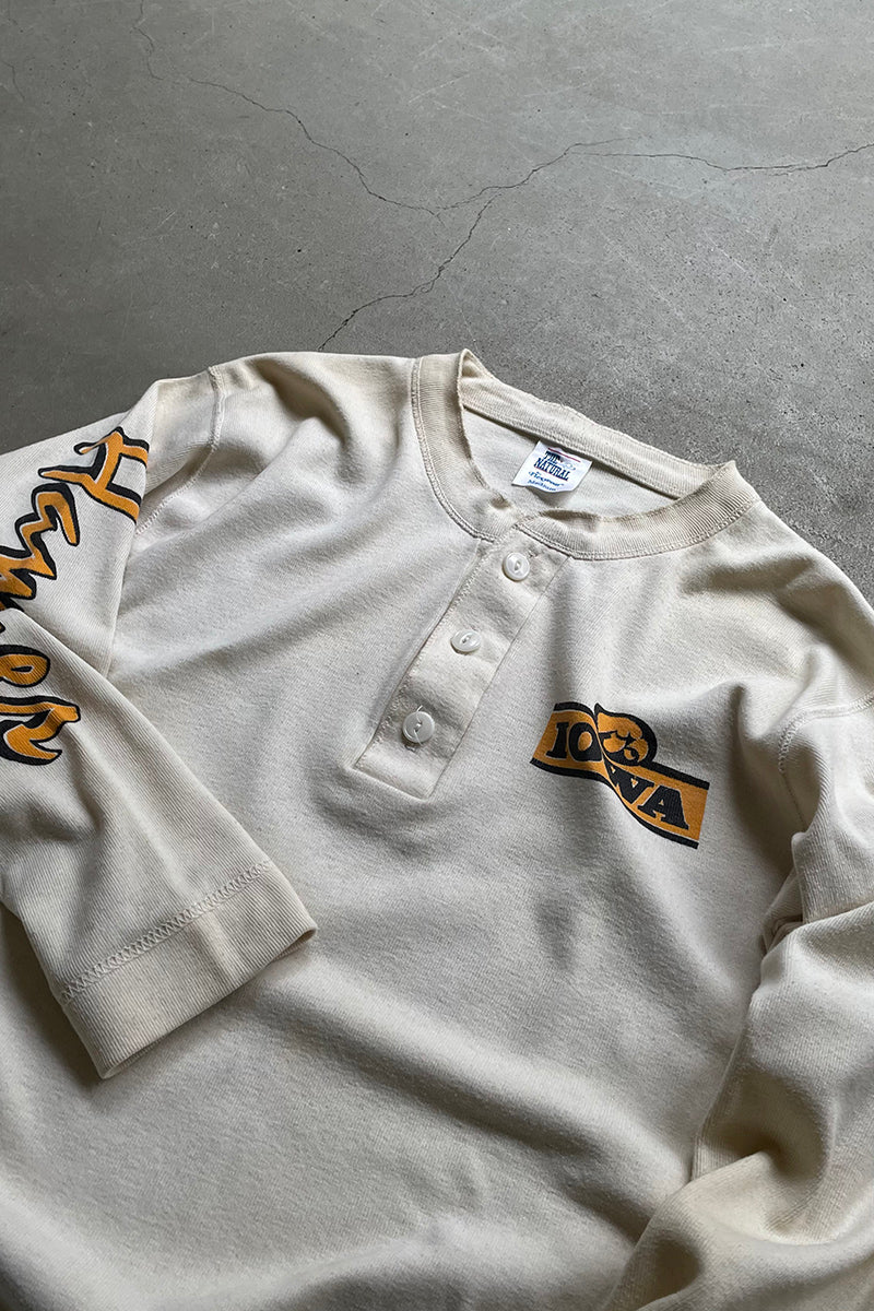 MADE IN USA 80'S L/S HENLEY NECK IOWA COLLEGE T-SHIRT / BEIGE [SIZE: M USED]