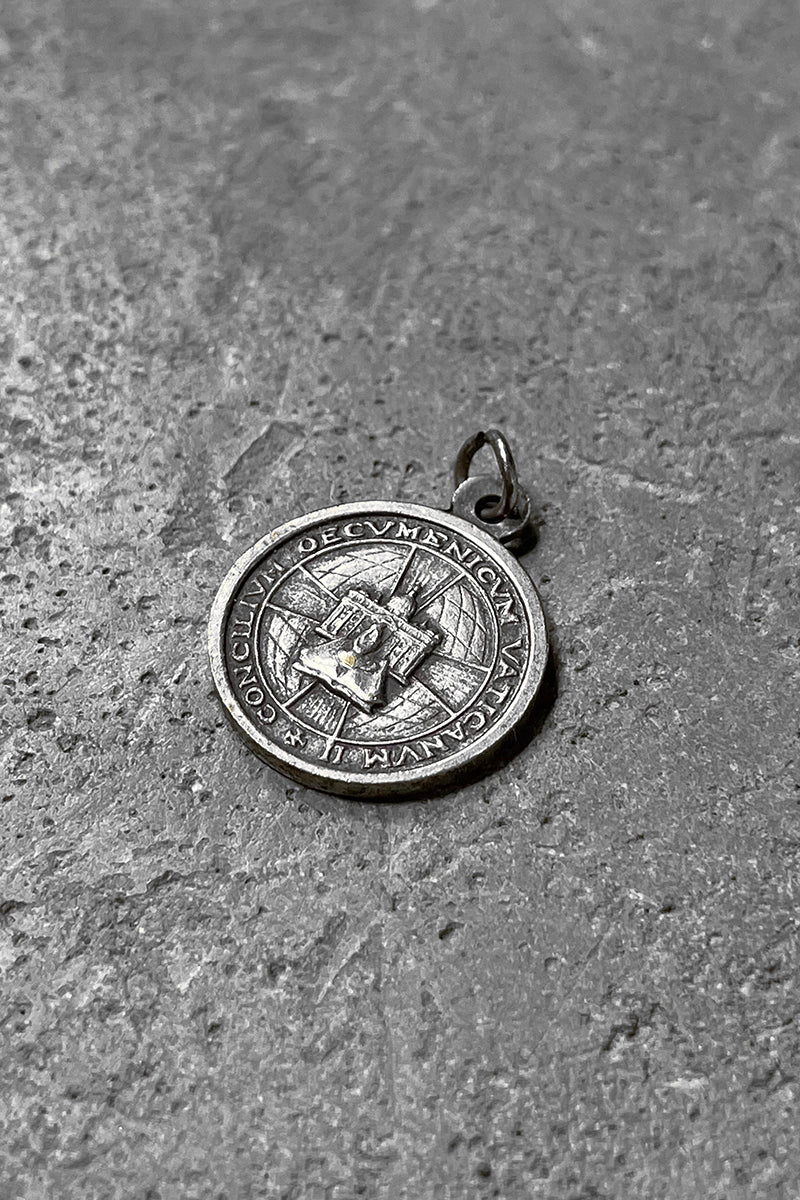 SILVER COIN PENDANT TOP / SILVER [SIZE: ONE SIZE USED]