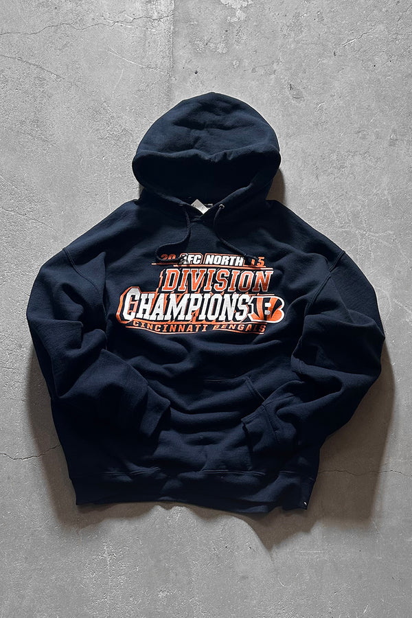 DEVISOIN CHAMPIONS SWEAT HOODIE / BLACK [SIZE: XL USED]