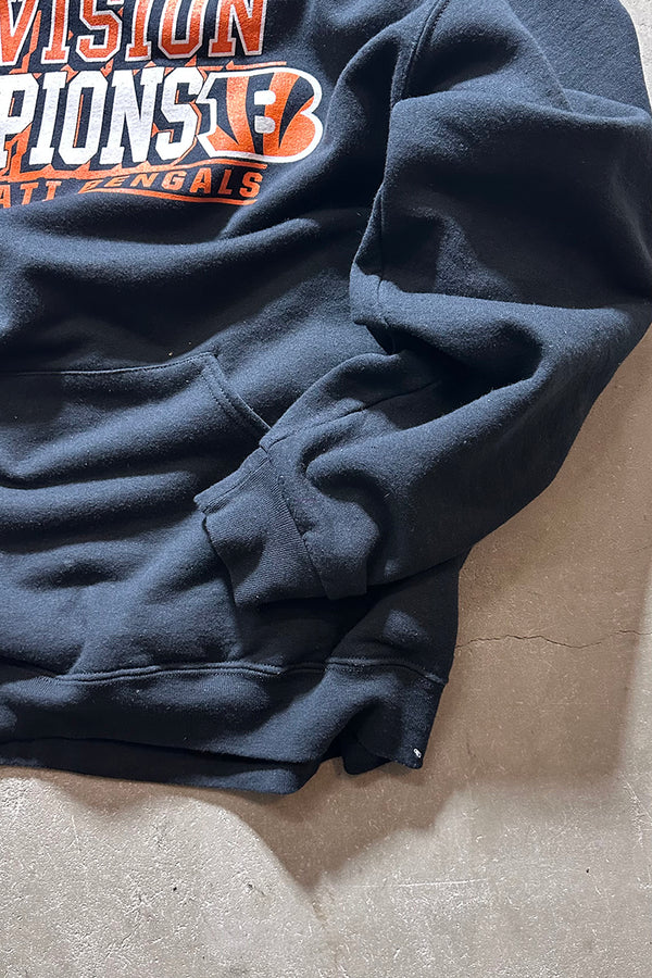 DEVISOIN CHAMPIONS SWEAT HOODIE / BLACK [SIZE: XL USED]