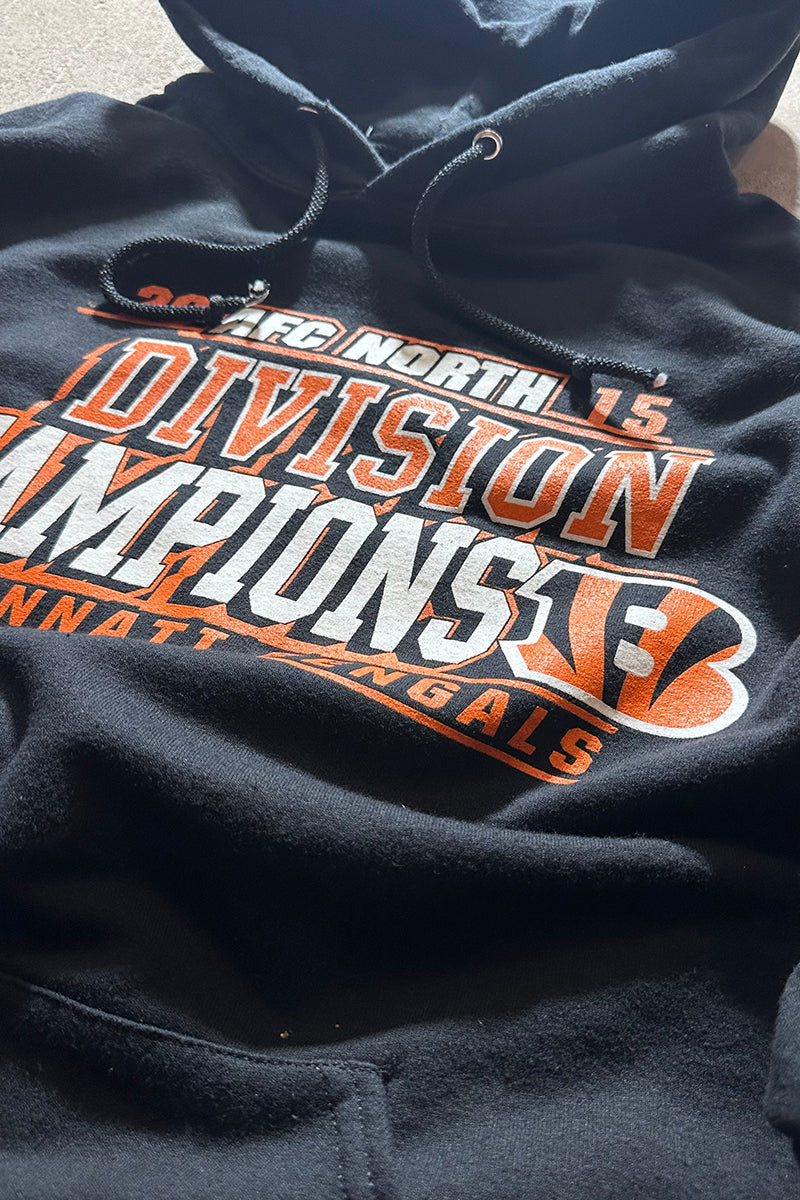 DEVISOIN CHAMPIONS SWEAT HOODIE / BLACK [SIZE: XL USED]