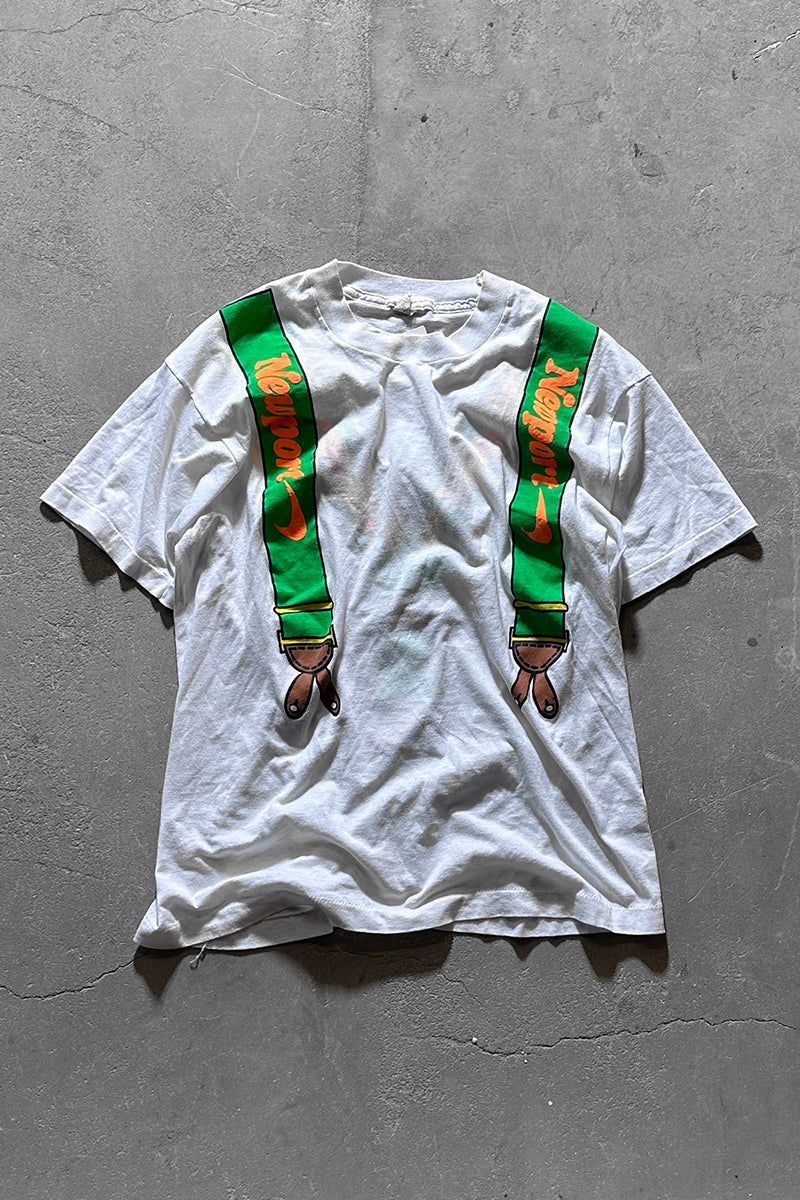 MADE IN USA 90'S NEWPORT SUSPENDER PRINT T-SHIRT / WHITE [SIZE: L USED]