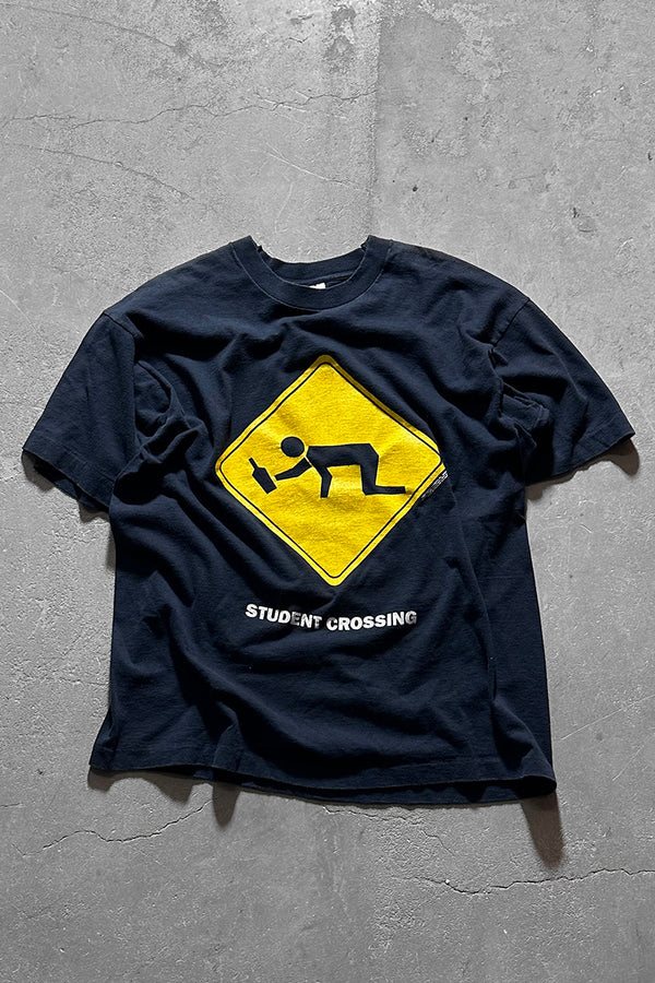 MADE IN USA 94'S STUDENT CROSSING PRINT T-SHIRT / BLACK [SIZE: XL USED]