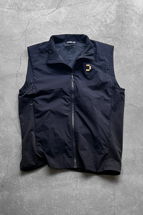 ATOM LT VEST / BLACK [SIZE: L USED]