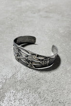 画像をギャラリービューアに読み込む, NAVAJO CROSS ARROW BANGLE / SILVER [SIZE: ONE SIZE USED]
