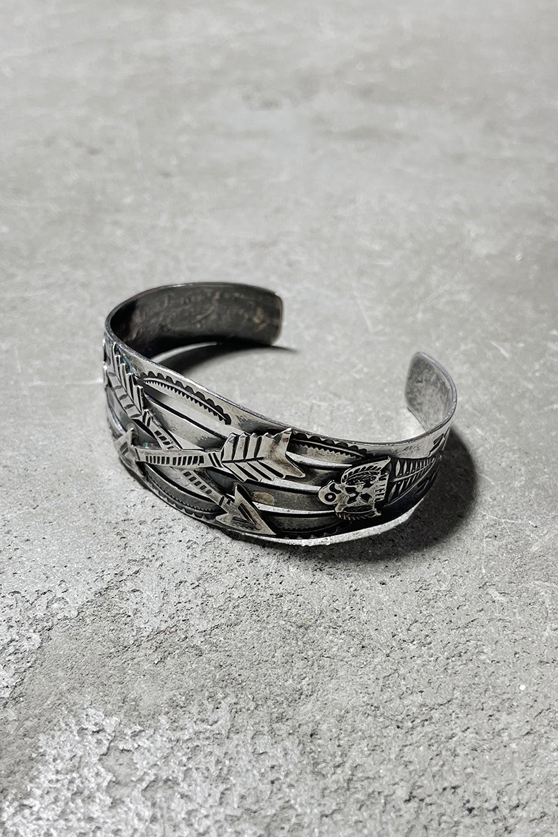 NAVAJO CROSS ARROW BANGLE / SILVER [SIZE: ONE SIZE USED]