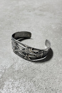 NAVAJO CROSS ARROW BANGLE / SILVER [SIZE: ONE SIZE USED]
