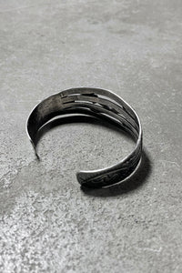 NAVAJO CROSS ARROW BANGLE / SILVER [SIZE: ONE SIZE USED]