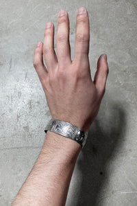 NATIVE DESIGN BANGLE / SILVER [SIZE: ONE SIZE USED]