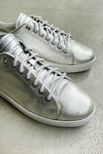 画像をギャラリービューアに読み込む, LOW CUT SNEAKERS / SILVER [SIZE: 39 (24.5cm相当) USED]

