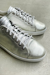 LOW CUT SNEAKERS / SILVER [SIZE: 39 (24.5cm相当) USED]