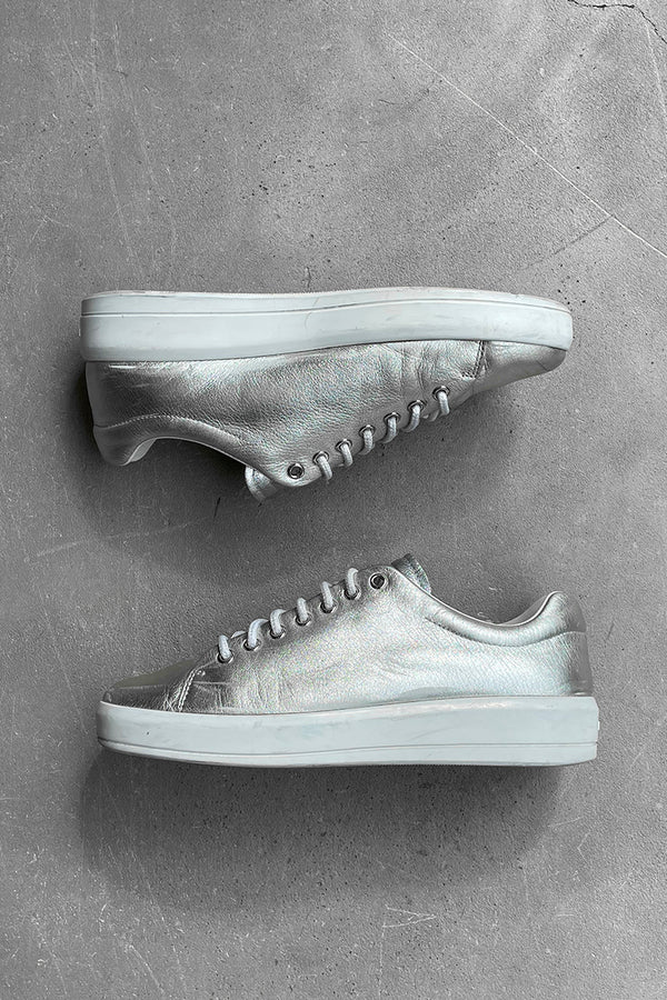 LOW CUT SNEAKERS / SILVER [SIZE: 39 (24.5cm相当) USED]