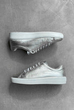 画像をギャラリービューアに読み込む, LOW CUT SNEAKERS / SILVER [SIZE: 39 (24.5cm相当) USED]
