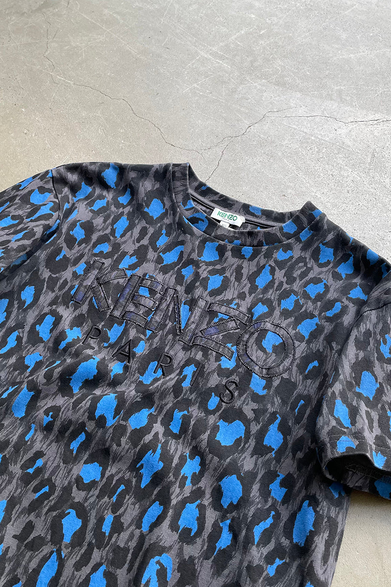 LOGO LEOPARD T-SHIRT / CHARCOAL [SIZE: XS USED]