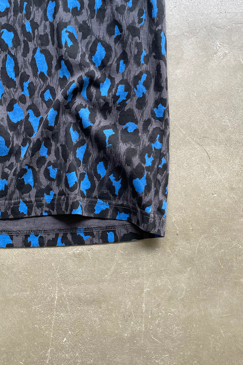 LOGO LEOPARD T-SHIRT / CHARCOAL [SIZE: XS USED]