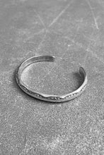 画像をギャラリービューアに読み込む, 925 SILVER NAVAJO NATIVE BANGLE / SILVER [SIZE: ONE SIZE USED]
