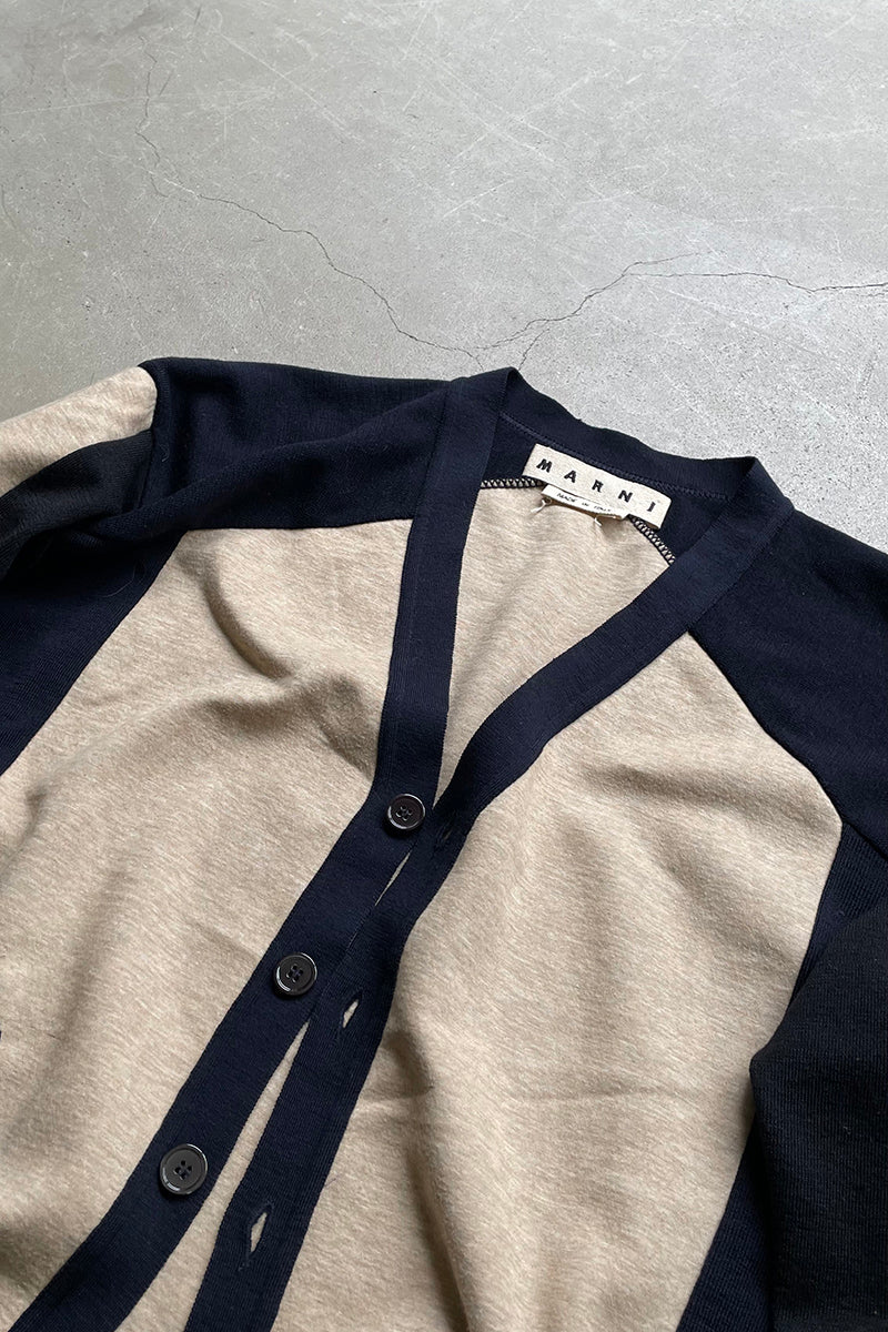 MADE IN ITALY TWO-TONE SWITCHING CARDIGAN / BEIGE/BLACK [SIZE: 50 USED]