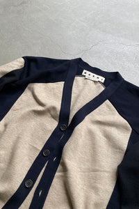MADE IN ITALY TWO TONE SWITCHING CARDIGAN  / BEIGE/BLACK [SIZE: 50 USED]