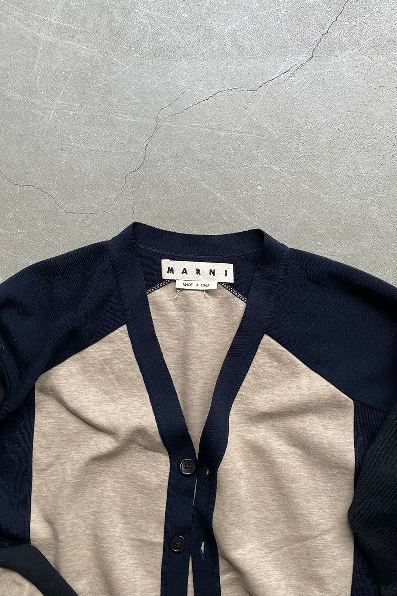MADE IN ITALY TWO-TONE SWITCHING CARDIGAN / BEIGE/BLACK [SIZE: 50 USED]