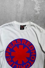 画像をギャラリービューアに読み込む, 22-24&#39;S RED HOT CHILIPEPPERS UNLIMITED LOVE WORLD TOUR BAND T-SHIRT  / WHITE [SIZE: M USED]
