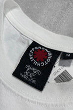 画像をギャラリービューアに読み込む, 22-24&#39;S RED HOT CHILIPEPPERS UNLIMITED LOVE WORLD TOUR BAND T-SHIRT  / WHITE [SIZE: M USED]
