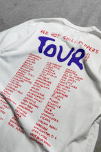 画像をギャラリービューアに読み込む, 22-24&#39;S RED HOT CHILIPEPPERS UNLIMITED LOVE WORLD TOUR BAND T-SHIRT  / WHITE [SIZE: M USED]

