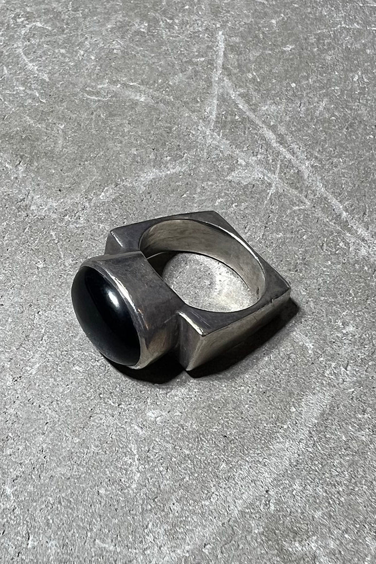 925 SILVER RING W/ONYX / SILVER [SIZE: 15号相当 USED]