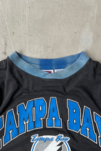 画像をギャラリービューアに読み込む, 90&#39;S NHL TAMPA BAY LIGHTNING V-NECK HOCKEY T-SHIRT / BLACK [SIZE: L USED]
