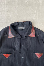 画像をギャラリービューアに読み込む, 90&#39;S CUBA LEATHER DESIGN S/S SHIRT / BLACK [SIZE: L USED]
