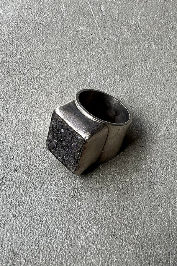 925 SILVER RING W/CRUSHED STONE / SILVER [SIZE: Equivalent to JP 15 USED]