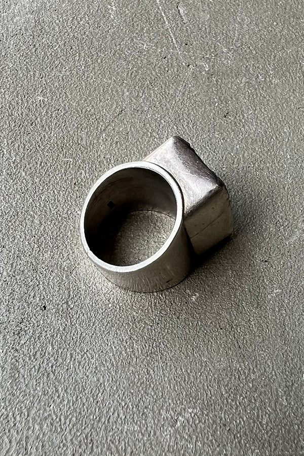 925 SILVER RING W/CRUSHED STONE / SILVER [SIZE: Equivalent to JP 15 USED]