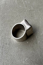 画像をギャラリービューアに読み込む, 925 SILVER RING W/CRUSHED STONE / SILVER [SIZE: 15号相当 USED]
