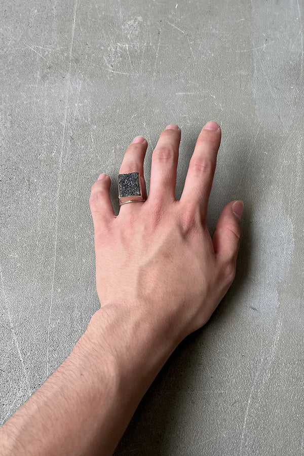 925 SILVER RING W/CRUSHED STONE / SILVER [SIZE: Equivalent to JP 15 USED]