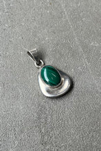 画像をギャラリービューアに読み込む, MADE IN MEXICO 925 SILVER PENDANT TOP W/MALACHITE / SILVER [SIZE: ONE SIZE USED]
