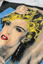 画像をギャラリービューアに読み込む, 90&#39;S MADONNA STRIKE A POSE MUSIC T-SHIRT / WHITE [SIZE: L USED]
