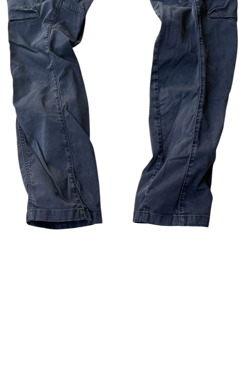 ERGONOMIC FIT CARGO PANTS / NAVY [SIZE: 48 USED]