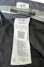 画像をギャラリービューアに読み込む, ERGONOMIC FIT CARGO PANTS / NAVY [SIZE: 48 USED]
