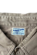 画像をギャラリービューアに読み込む, 60&#39;S L/S ARMY TWILL SHIRT / KHAKI [SIZE: L USED]
