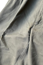 画像をギャラリービューアに読み込む, MADE IN MEXICO 90&#39;S TUCK CHINO PANTS / OLIVE [SIZE: 32 USED]
