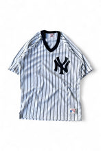 画像をギャラリービューアに読み込む, MADE IN USA 80-90&#39;S NY YANKEES V-NECK T-SHIRT / STRIPE [SIZE: M USED]
