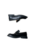 画像をギャラリービューアに読み込む, LEATHER LOAFERS / BLACK [SIZE: 40 (26cm相当) USED]
