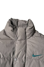 画像をギャラリービューアに読み込む, 90&#39;S ONE POINT LOGO DOWN JACKET / KHAKI [SIZE: M USED]
