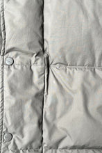 画像をギャラリービューアに読み込む, 90&#39;S ONE POINT LOGO DOWN JACKET / KHAKI [SIZE: M USED]
