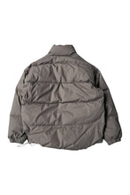 画像をギャラリービューアに読み込む, 90&#39;S ONE POINT LOGO DOWN JACKET / KHAKI [SIZE: M USED]
