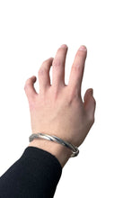 画像をギャラリービューアに読み込む, MADE IN ITALY 925 SILVER BANGLE / SILVER [SIZE: ONE SIZE USED]
