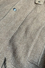 画像をギャラリービューアに読み込む, MADE IN ITALY 90'S WOOL ALPACA HERRINGBONE HUNTING COAT / BROWN [SIZE: L USED]

