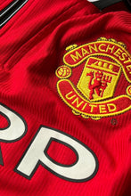 画像をギャラリービューアに読み込む, MADE IN ENGLAND 98-99'S MANCHESTER UNITED FOOTBALL GAME SHIRT / RED [SIZE: S DEADSTOCK/NOS]
